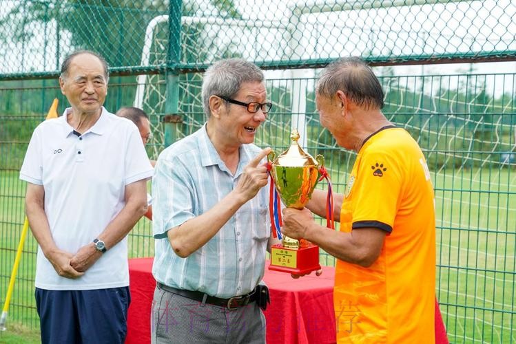 足球路上不退休!第31届中华杯全国中老年足球赛在福建漳州欢乐岛圆满收官 足球路上不退休!第31届中华杯全国中老年足球赛在福建漳州欢乐岛圆满收官